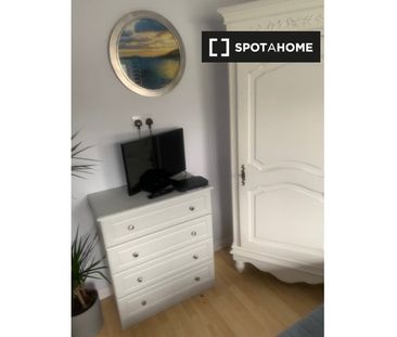 Bright room to rent in 3-bedroom house in Clondalkin, Dublin - Photo 3