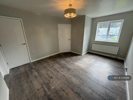 3 bedroom end of terrace house to rent - Photo 4