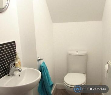 2 bedroom semi-detached house to rent - Photo 6