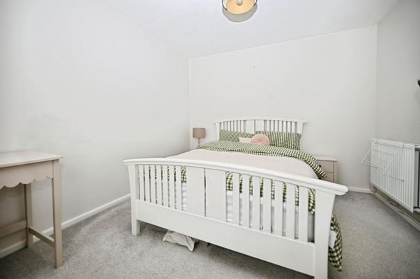 2 bedroom Flat To Let - Photo 1