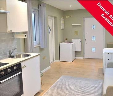 Tamworth Lane, Mitcham, CR4 - Photo 2