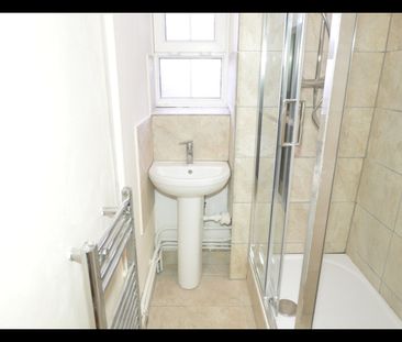 4 Bed Flat, Monkton House, E5 - Photo 6