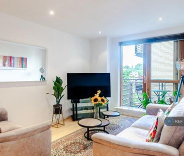 2 bedroom flat to rent - Photo 2