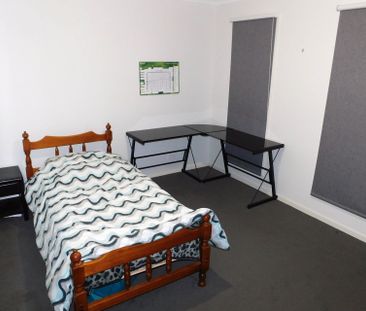 HIGH QUALITY THREE BEDROOM HOME - Photo 4