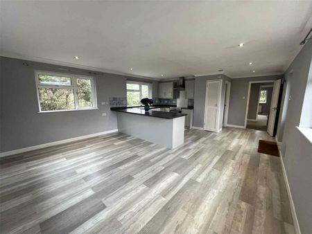 Mullion, Helston, Cornwall, TR12 - Photo 5