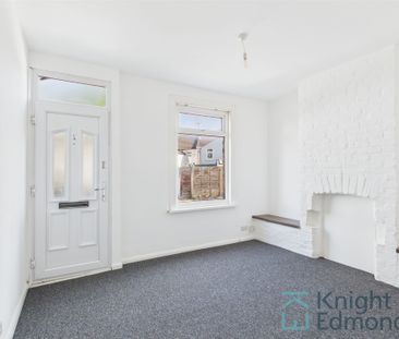 3 bed mid-terraced house to rent in Glanville Road, Gillingham, ME7 - Photo 6