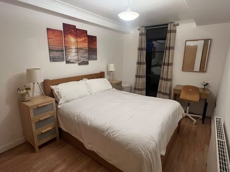 1 Bed Flat, Ferry Quays, TW8 - Photo 5