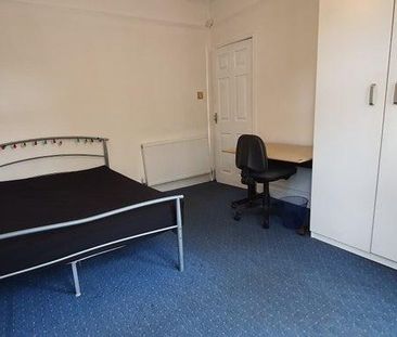 1 bedroom in a house share to rent - Photo 5