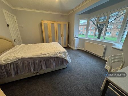 1 bedroom in a house share to rent - Photo 4