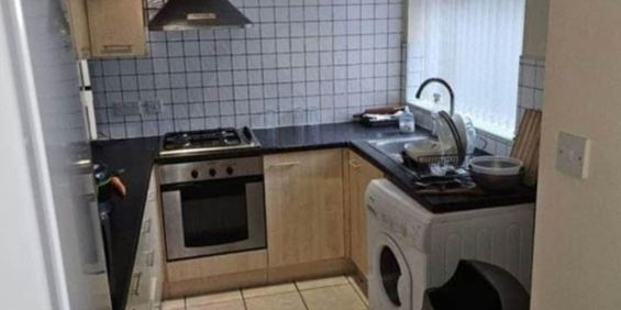 Room in a Shared House, Carnforth Street, M14 - Photo 3