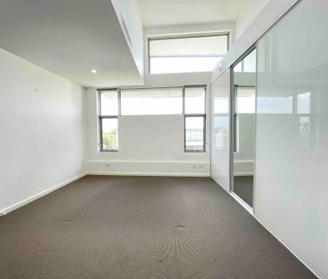 Morden 3 Bedroom Penthouse With Fantastic City View - Photo 3