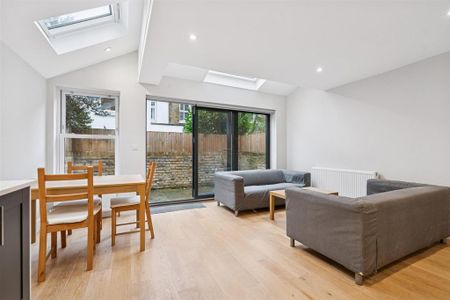 3 bedroom flat to rent - Photo 5