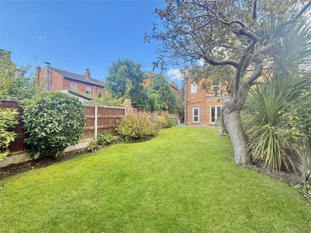 3 bedroom semi-detached house to rent - Photo 4