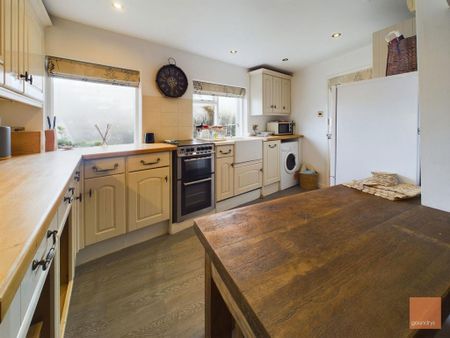 2 bedroom end of terrace house to rent - Photo 4