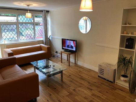 3 bedroom flat to rent - Photo 2