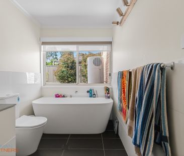 31 Phillipson Crescent, Calwell ACT 2905 - House For Rent | Domain - Photo 2