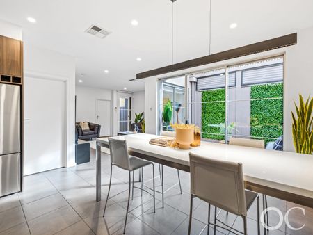 Open the Door To Classy Cosmopolitan Living - Photo 3