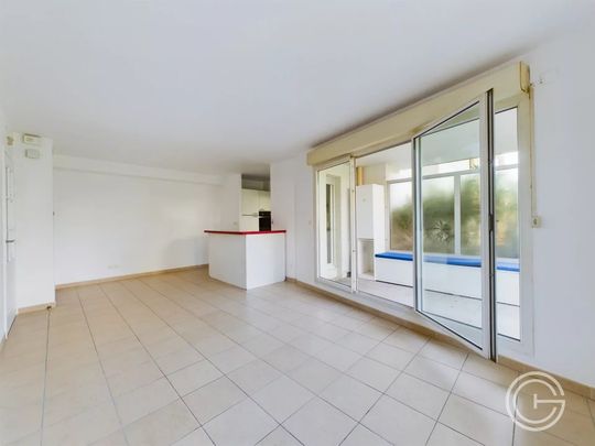 Location Appartement 2 pièces 53m² ST LAURENT DU VAR 06700 - Photo 1