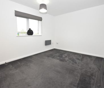 2 bedroom Flat To Let - Photo 4