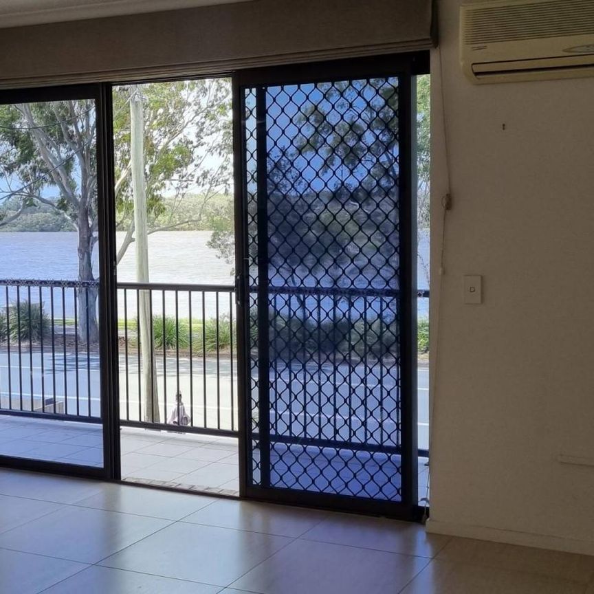 Spacious 3-Bedroom Apartment with Stunning River Views in Maroochydore, Sunshine Coast! - Photo 1