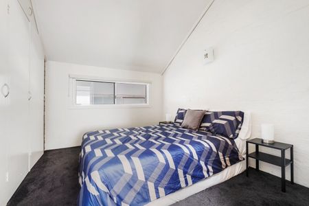 2/18 Johnstone Street, Malvern VIC 3144 - Photo 3