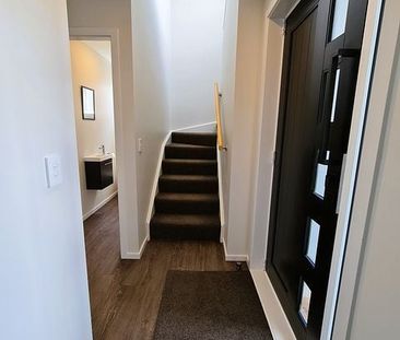 THE PINNACLE OF LUXURY LIVING -Whiteware Included- - Photo 6