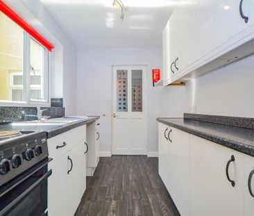 3 bedroom terraced house to rent - Photo 6