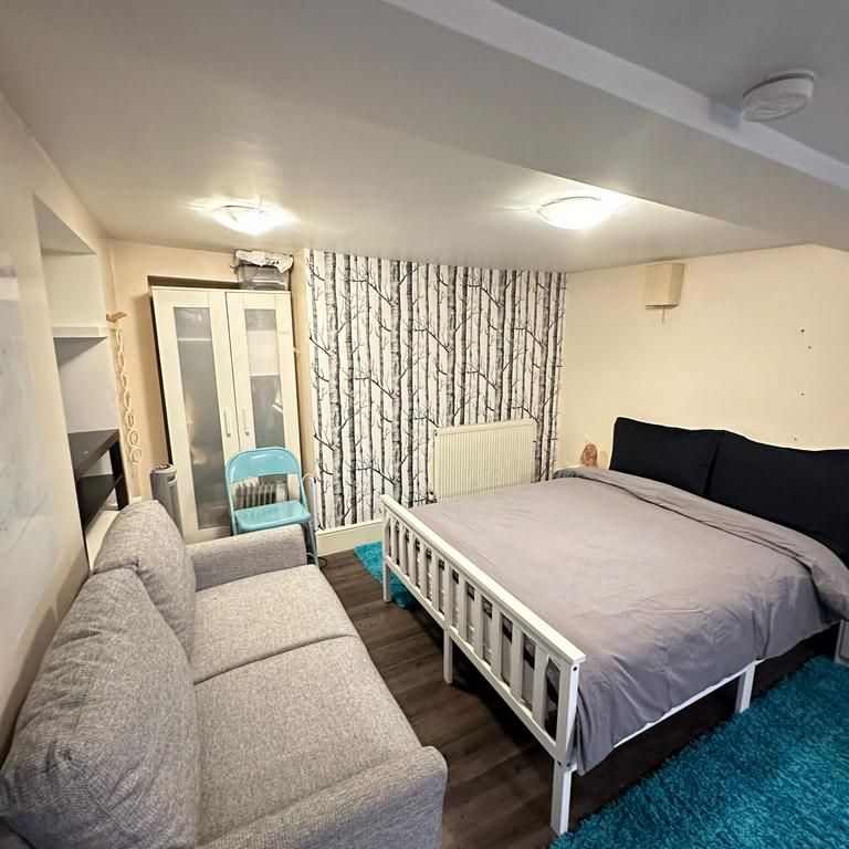 Studio to rent - Photo 1