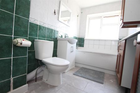 3 bedroom semi-detached house to rent - Photo 4