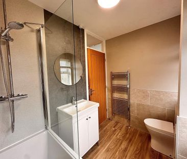 4 bedroom detached house to rent - Photo 3