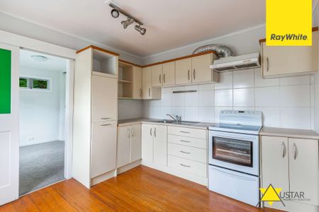 Two Bedroom and One Bathroom in Titirangi! Lawns and Gardens Included! - Photo 3