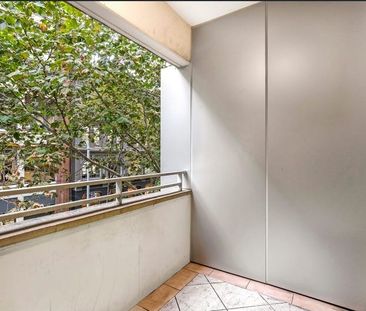 Fully Furnished - Spacious Studio Home - Photo 5