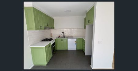 Newly refreshed, light filled and private - Photo 4