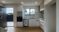 Stunning 3 Bedroom Townhouse - Photo 4