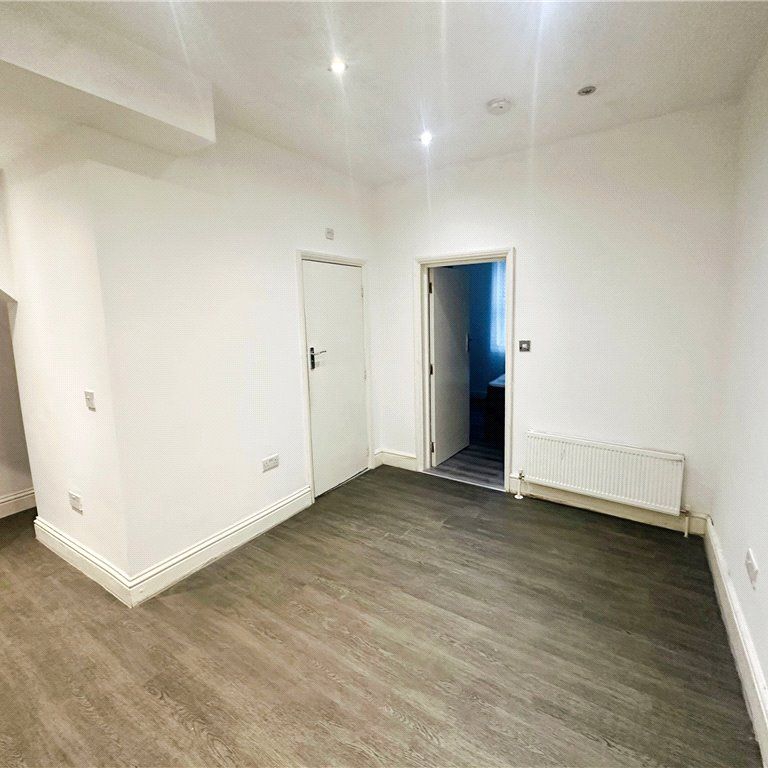 High Street, Addlestone, Surrey, KT15 1TR - Photo 1