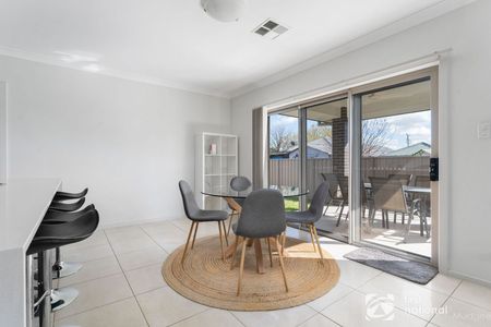 COMFORTABLE AND CLOSE TO CBD - Photo 4