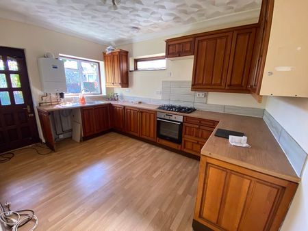 West Road, Hedge End, Southampton - Photo 2