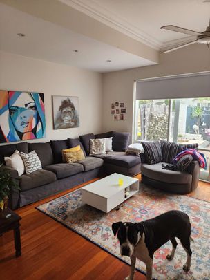 Caulfield South - Photo 1