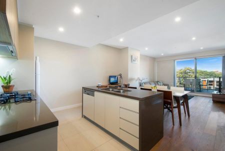 Spacious 3-Bedroom Apartment with 2 Parking Spaces, Storage & Breathtaking Views - Photo 2