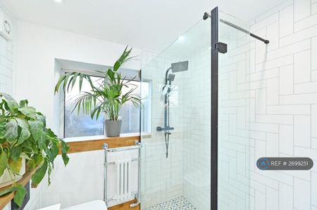 4 bedroom terraced house to rent - Photo 4