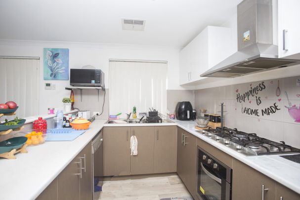 Modern Family Comfort in the Heart of Brabham. Freshly Painted! Near to the Primary School! - Photo 1