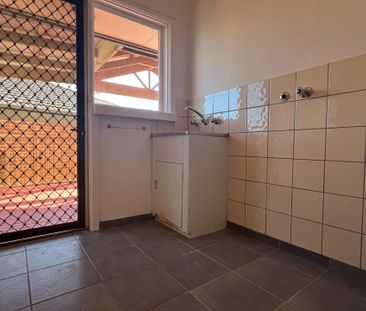 3 bedrooms close to Knox City shopping centre - Photo 2