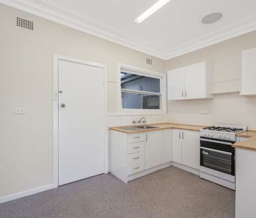 CHARMING 2-BEDROOM HOUSE - Photo 1