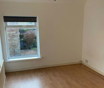 Terraced House to rent on - Photo 6