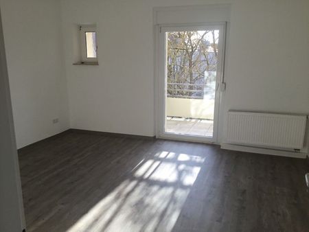 Renovierte 2,5 Zimmerwohnung mit Balkon gesucht?! - Foto 3