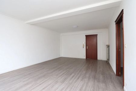 CENTRAAL GELEGEN, RUIM APPARTEMENT MET GARAGE - Photo 2
