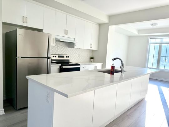 For Lease - 15 Verbana Street, East Gwillimbury, Ontario - Photo 1