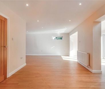 5 bedroom detached house to rent - Photo 2
