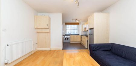 Large one bed,stoes throw from Camden Tube and walking distance to Regents Park - Photo 3