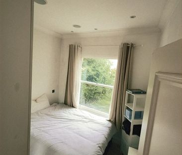 2 Bed Flat, First Floor, W6 - Photo 3